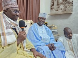 VISITE CHEZ LE KHALIFE DES MOURIDES CONDUISANT UNE DELEGATION AU NOM DU KHALIFE DE MEDINA BAYE CHEIKH MAHI IBRAHIMA NIASS